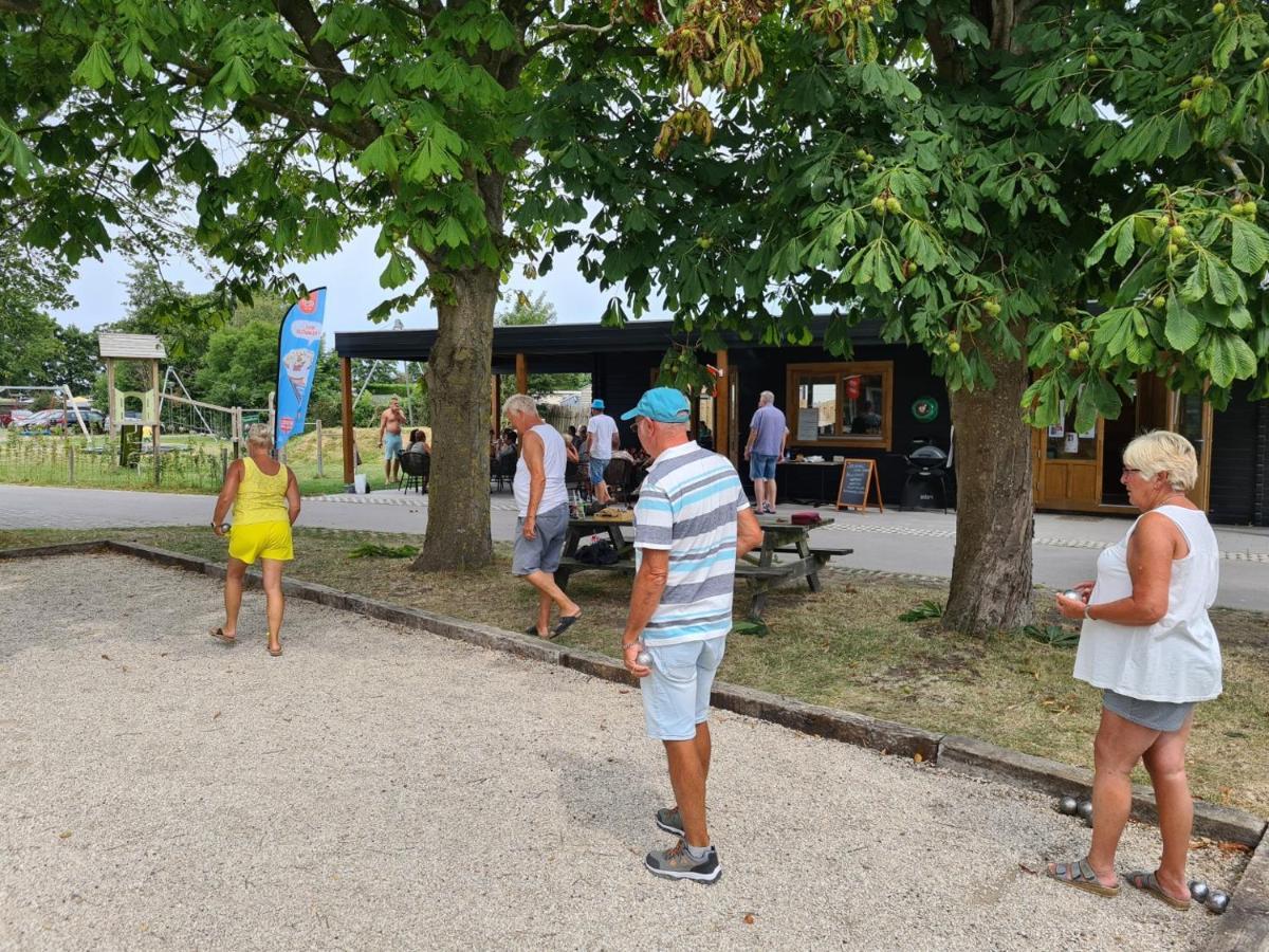 Bungalow 40 Op Recreatiepark De Wielen Sint Maarten Dış mekan fotoğraf